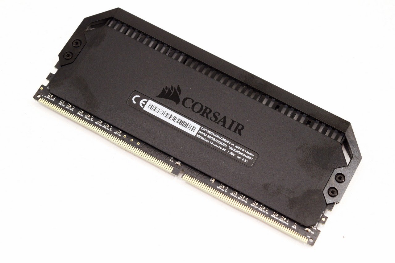 CORSAIR Dominator Platinum RGB 32GB DDR4 3200MHZ CL14 Quad Channel