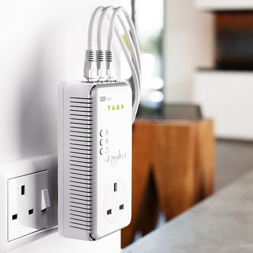Devolo 1824 DLAN 500 AV Wireless+ Powerline: Adattatore Con Wi-Fi E 3 Porte LAN, Presa Integrata, Estensione Rete Domestica