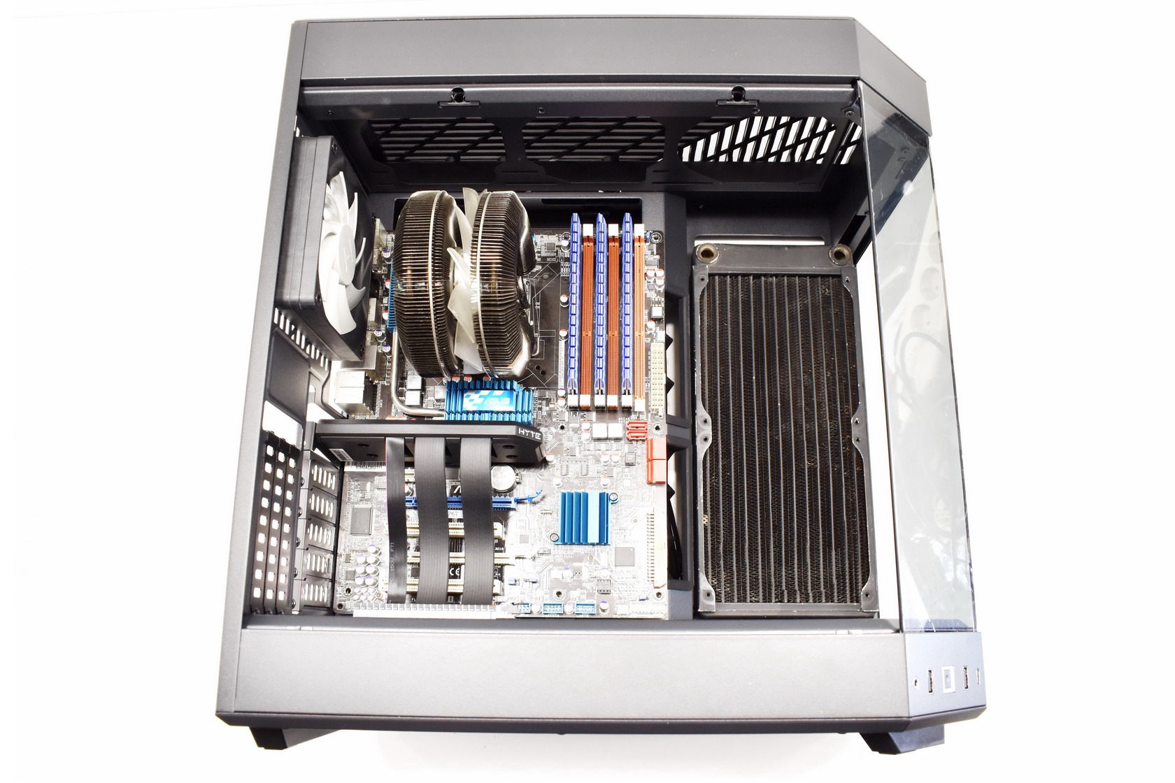 HYTE Y60 Panoramic PC Case Review
