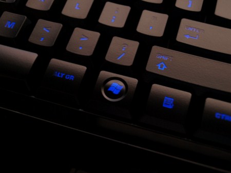 roccat isku 018t