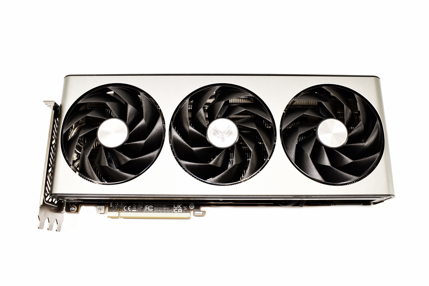 SAPPHIRE Nitro+ & Pure AMD Radeon RX 7700 XT 12GB OC SAPPHIRE Nitro+ & Pure AMD Radeon RX 7700 XT 12GB OC