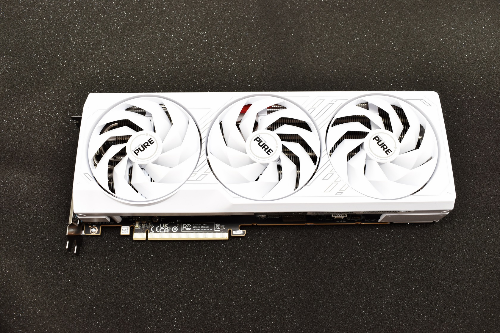SAPPHIRE Nitro+ & Pure AMD Radeon RX 7700 XT 12GB OC SAPPHIRE Nitro+ & Pure AMD Radeon RX 7700 XT 12GB OC